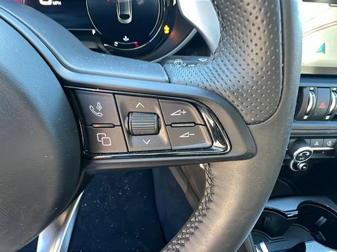 Used 2025 Alfa Romeo Giulia AWD w/ Veloce Package AWD image 29