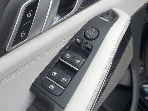 Certified 2025 BMW X5 xDrive40i w/ M Sport Package image 6