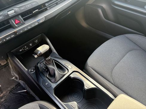 Used 2025 Kia K4 LXS image 40
