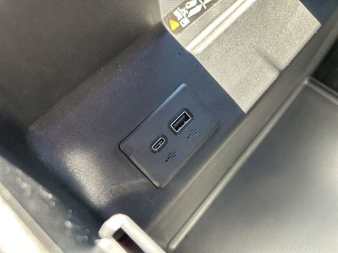 Used 2024 Chevrolet Silverado 2500 High Country w/ High Country Premium Package image 46