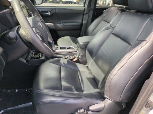 Used 2019 Toyota Tacoma Limited AWD/4WD image 16