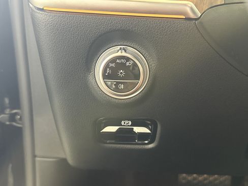 Used 2023 Mercedes-Benz C 300 Sedan w/ Exclusive Trim Package image 8