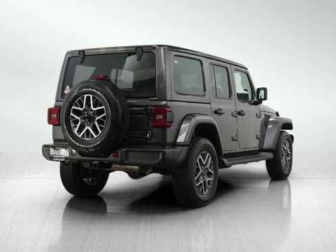 Used 2025 Jeep Wrangler Unlimited Sahara AWD/4WD image 5
