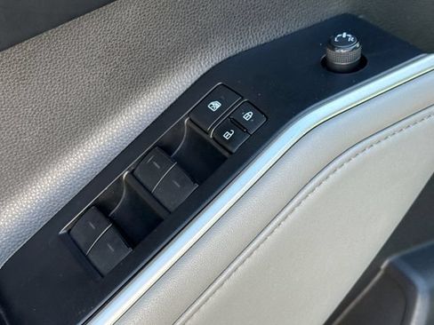 Used 2021 Toyota Highlander XLE AWD/4WD image 22