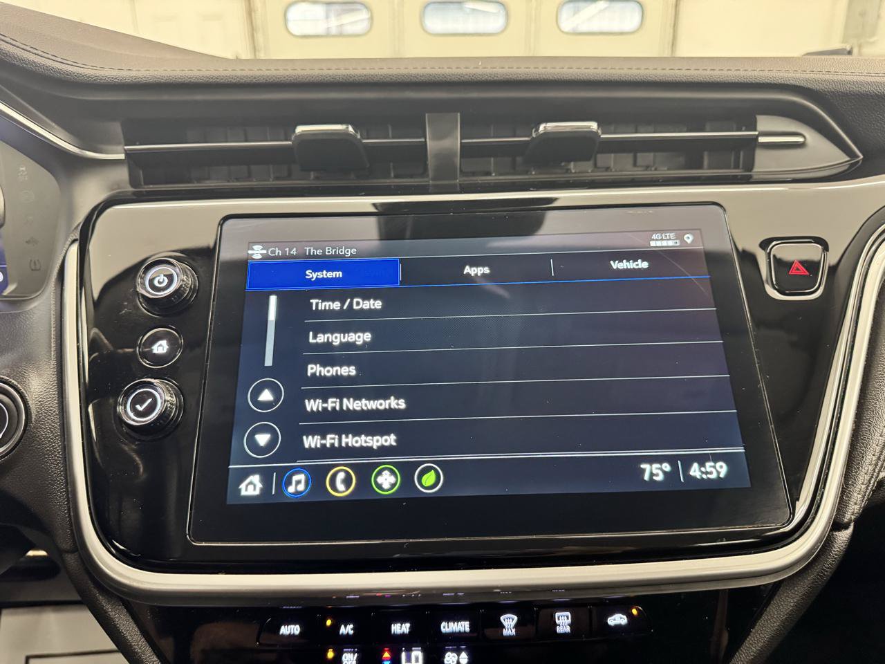 Used 2023 Chevrolet Bolt EUV LT FWD image 34