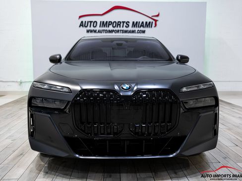 Used 2023 BMW i7 xDrive60 w/ Executive Package 2 AWD/4WD image 32