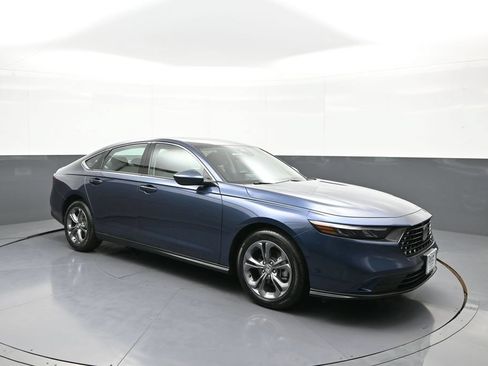 Used 2023 Honda Accord EX image 4