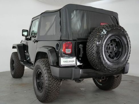 Used 2017 Jeep Wrangler Sahara AWD/4WD image 7