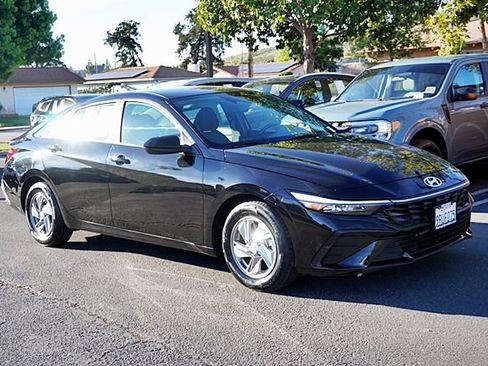 Used 2024 Hyundai Elantra SE FWD image 6