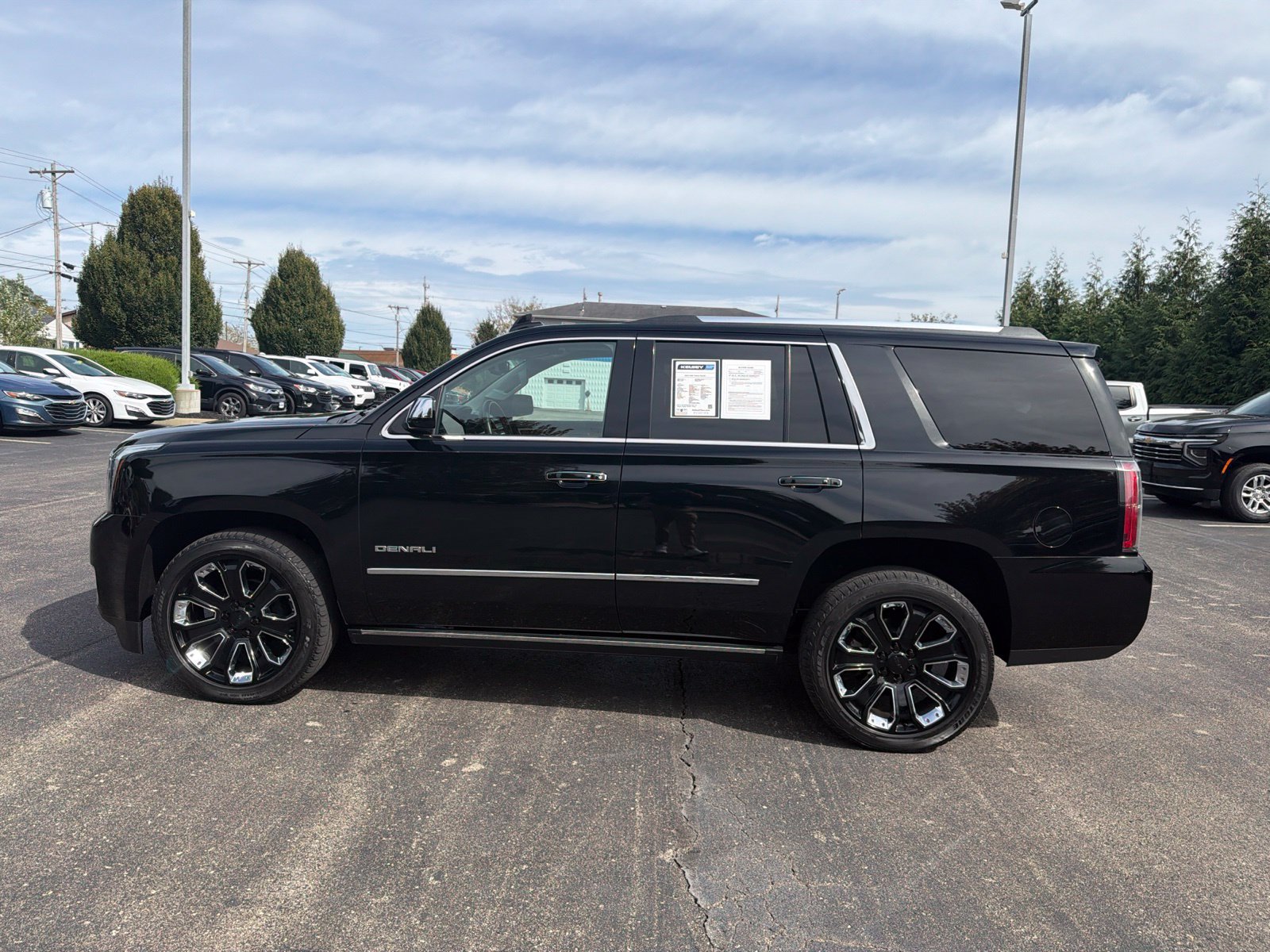 Used 2019 GMC Yukon Denali w/ Denali Ultimate Package AWD/4WD image 2