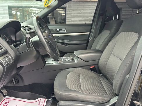 Used 2018 Ford Explorer XLT image 13