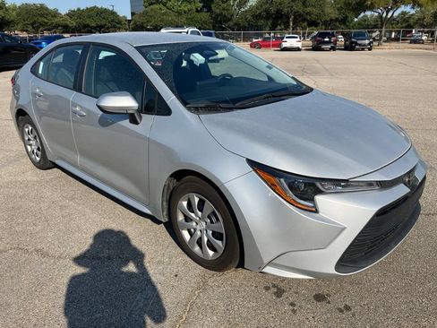 Used 2025 Toyota Corolla LE FWD image 3