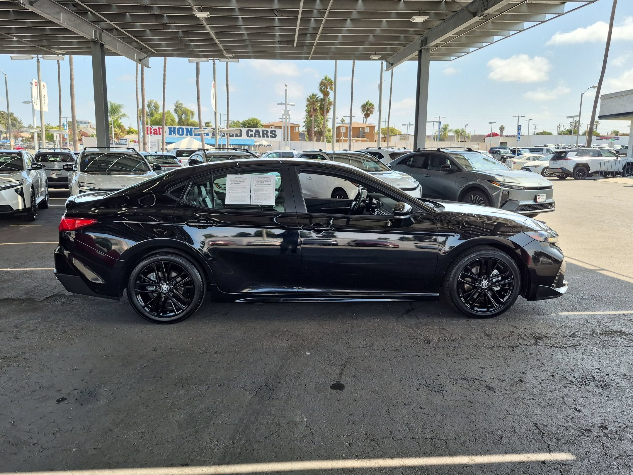 Used 2025 Toyota Camry SE FWD image 5
