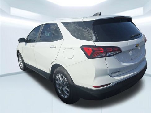 Used 2023 Chevrolet Equinox LS FWD image 4