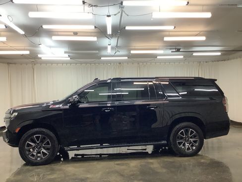 Used 2022 Chevrolet Suburban Z71 w/ Luxury Package AWD/4WD image 9