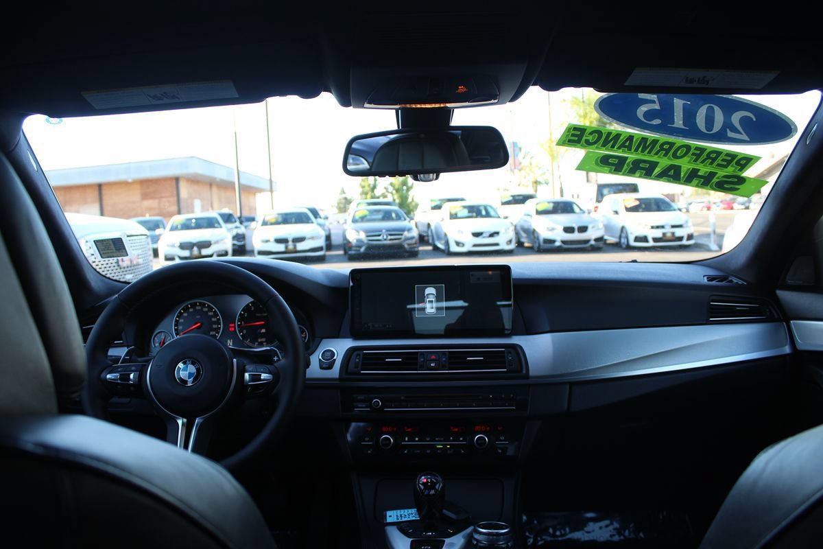 Used 2015 BMW M5 RWD image 30