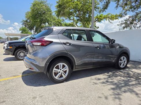 Used 2022 Nissan Kicks S FWD image 5