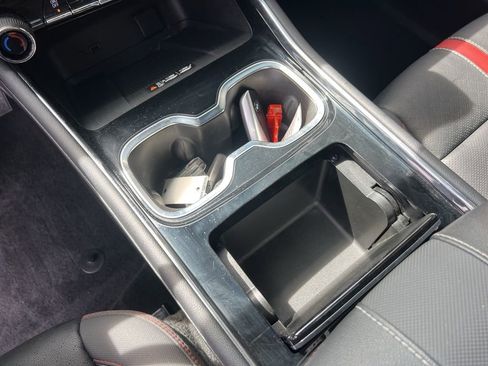 Used 2025 Chevrolet Traverse RS image 18