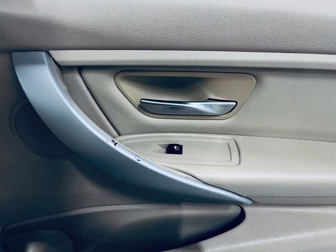 Used 2015 BMW 320i Sedan RWD image 32