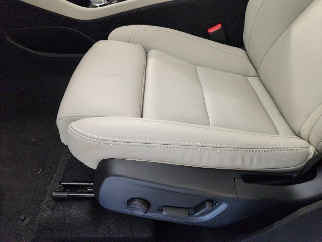 Certified 2026 Volvo XC40 B5 Plus w/ Protection Package Premier AWD/4WD image 25