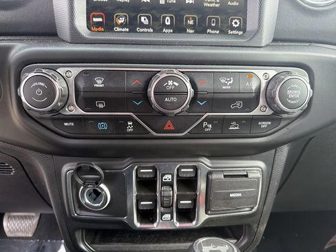Used 2023 Jeep Wrangler Unlimited Sahara w/ Safety Group AWD/4WD image 27