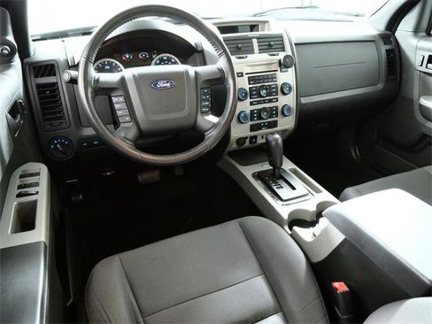 Used 2011 Ford Escape XLT w/ 202A Rapid Spec Order Code image 4
