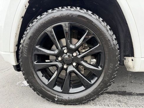 Used 2019 Jeep Grand Cherokee Altitude image 25