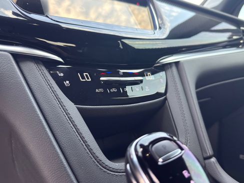 Used 2025 Cadillac XT6 Sport w/ Technology Package AWD/4WD image 19