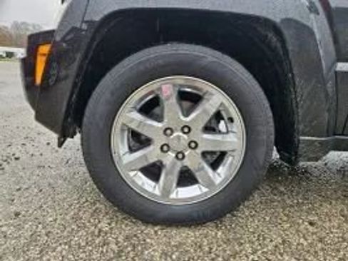 Used 2012 Jeep Liberty Limited w/ Tire & Wheel Group image 8