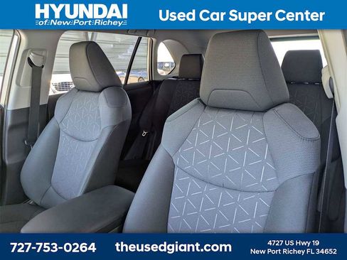 Used 2025 Toyota RAV4 XLE image 7