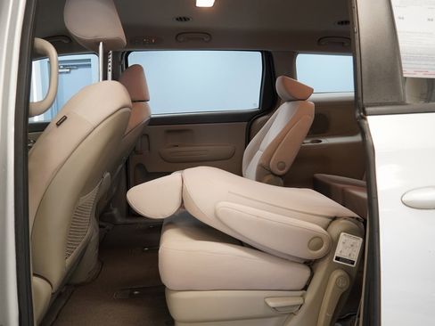 Used 2018 Kia Sedona L image 20