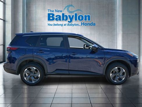 Used 2024 Nissan Rogue SV AWD/4WD image 5