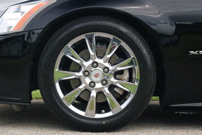 Used 2009 Cadillac XLR RWD image 36