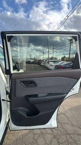 Used 2021 Nissan Rogue S AWD/4WD image 15