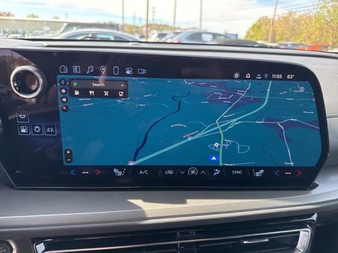 Used 2025 Chevrolet Traverse LT image 28