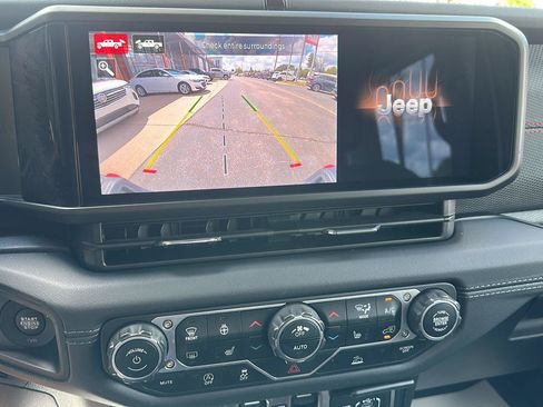 Used 2024 Jeep Gladiator Rubicon w/ Technology Group AWD/4WD image 26