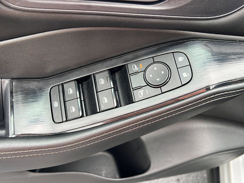 Used 2024 Nissan Rogue SV image 32