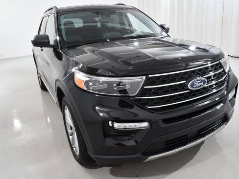 Used 2023 Ford Explorer XLT w/ Equipment Group 202A image 4