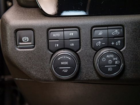 Used 2025 Chevrolet Silverado 2500 LTZ w/ LTZ Convenience Package image 21