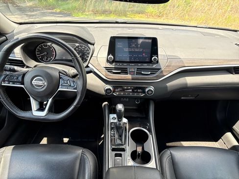 Used 2020 Nissan Altima 2.0 Platinum FWD image 5