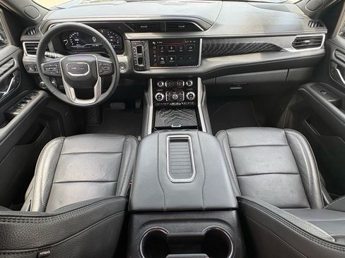 Used 2023 GMC Yukon Denali AWD/4WD image 2