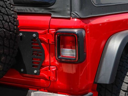Used 2018 Jeep Wrangler Sport AWD/4WD image 14