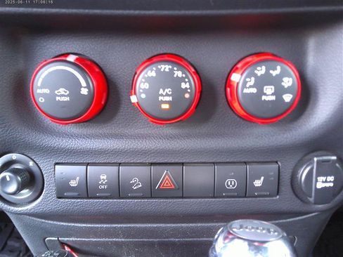 Used 2017 Jeep Wrangler Unlimited Rubicon AWD/4WD image 15