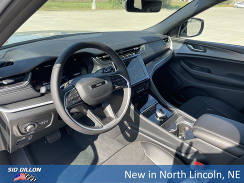 New 2025 Jeep Grand Cherokee Altitude image 16