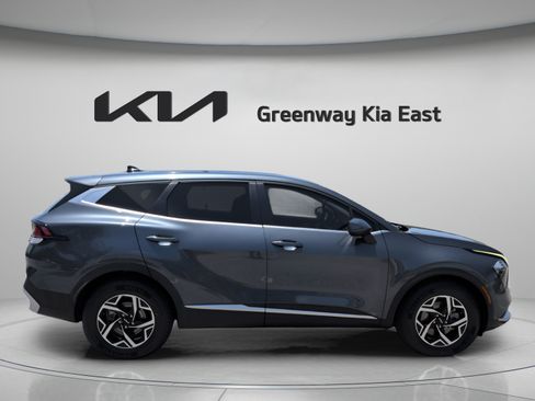Used 2023 Kia Sportage LX FWD image 5