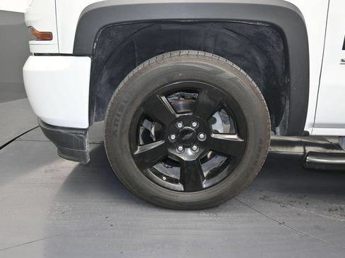 Used 2018 Chevrolet Silverado 1500 Custom w/ Custom Value Package RWD image 9