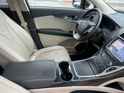 Used 2020 Lincoln Nautilus Reserve image 17