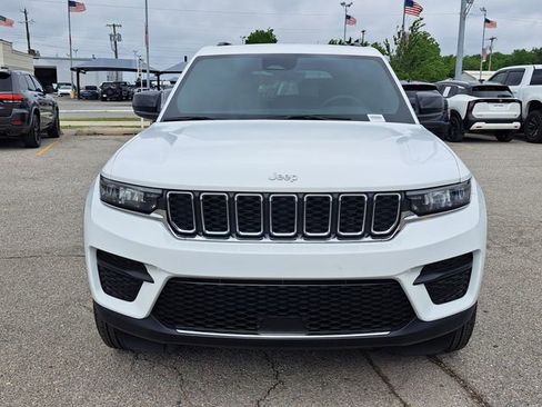 Used 2025 Jeep Grand Cherokee Laredo X RWD image 2