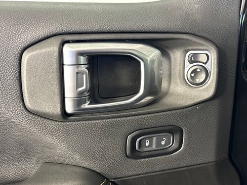 Certified 2025 Jeep Wrangler Unlimited Sahara AWD/4WD image 27