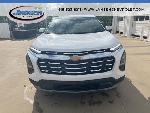 Used 2025 Chevrolet Equinox LT image 2
